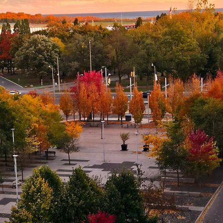 Lakeview Condo In Downtown With Free Parking. Торонто Экстерьер фото
