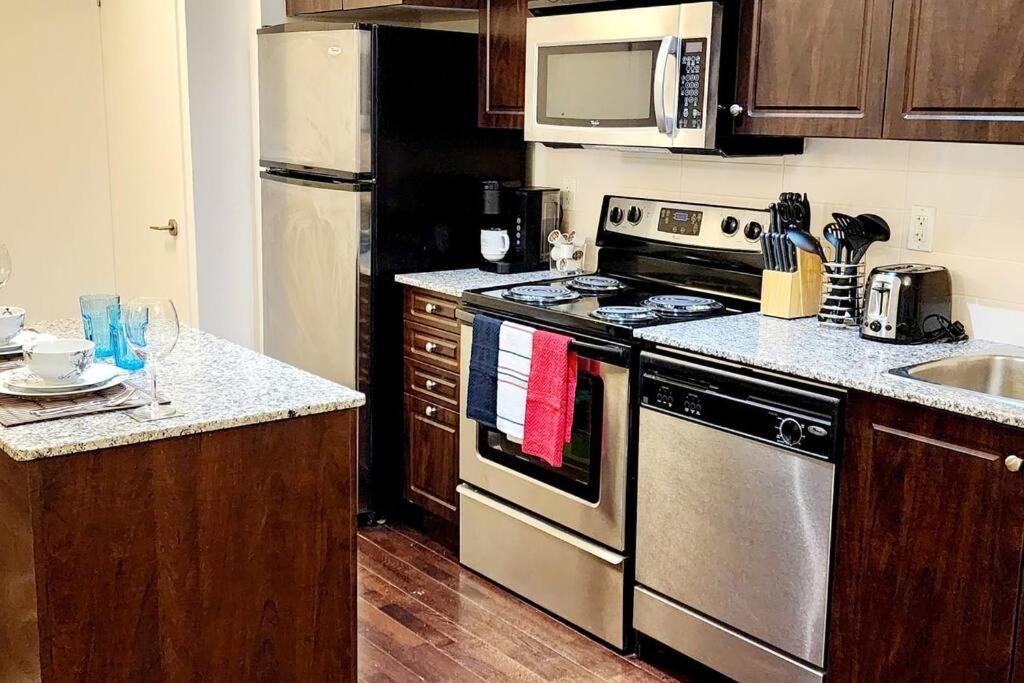 Lakeview Condo In Downtown With Free Parking. Торонто Экстерьер фото