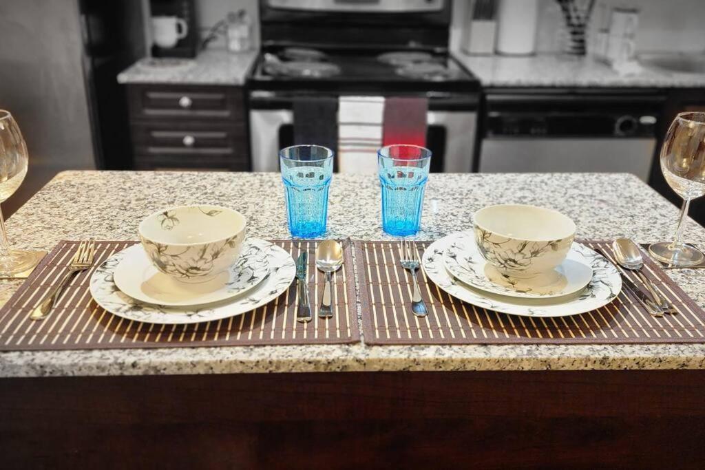 Lakeview Condo In Downtown With Free Parking. Торонто Экстерьер фото