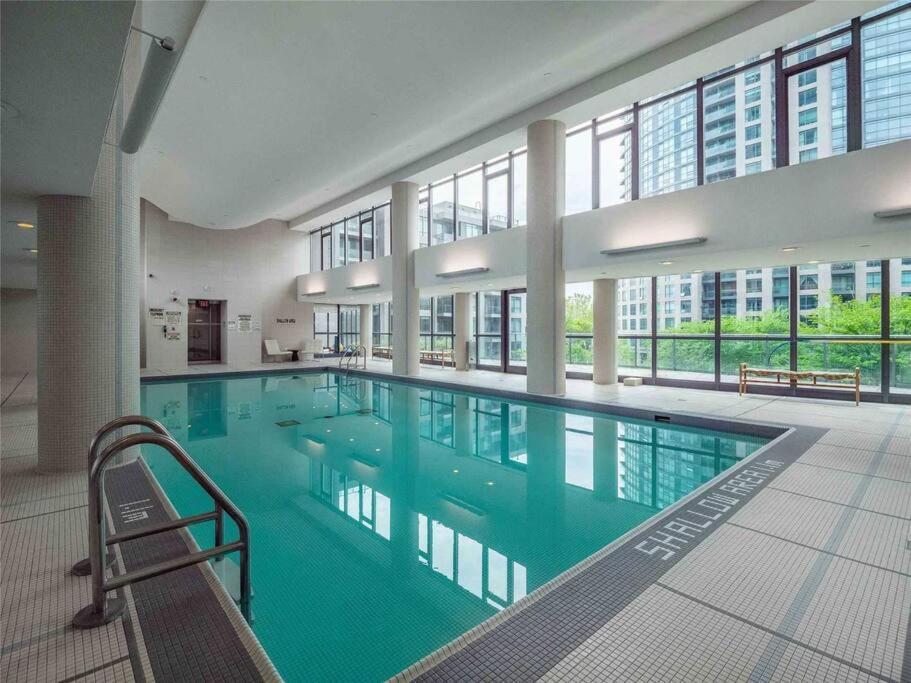 Lakeview Condo In Downtown With Free Parking. Торонто Экстерьер фото