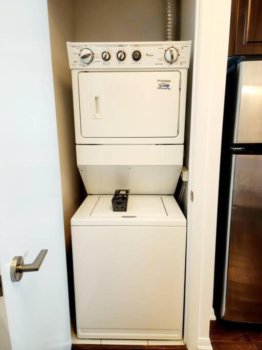 Lakeview Condo In Downtown With Free Parking. Торонто Экстерьер фото