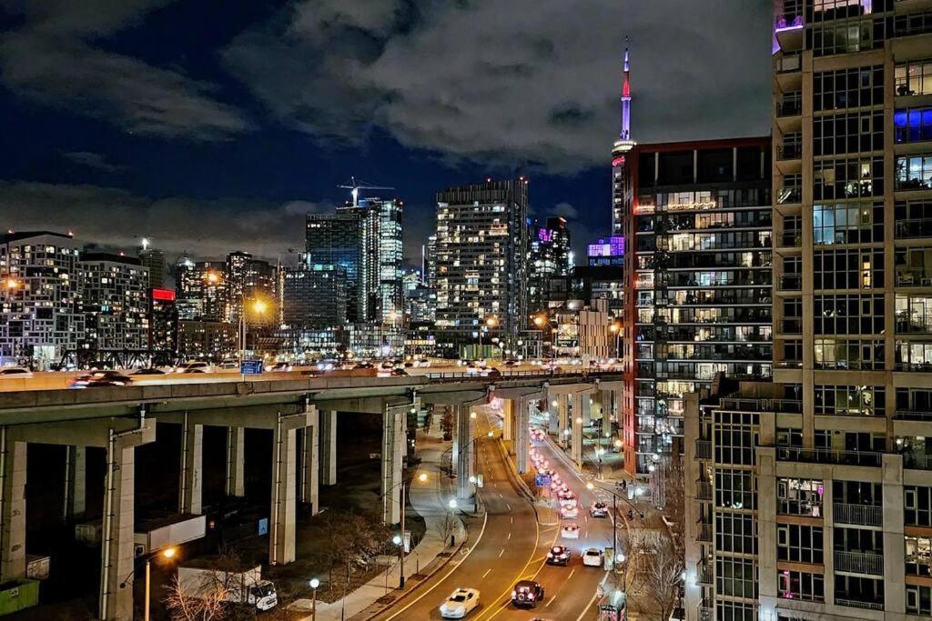 Lakeview Condo In Downtown With Free Parking. Торонто Экстерьер фото