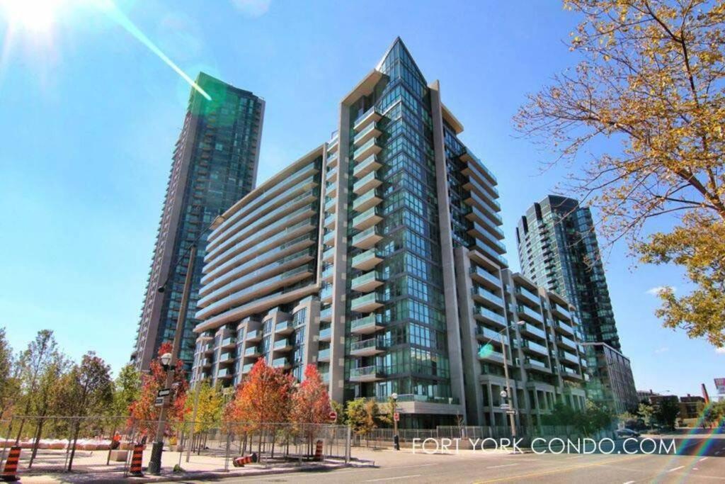 Lakeview Condo In Downtown With Free Parking. Торонто Экстерьер фото